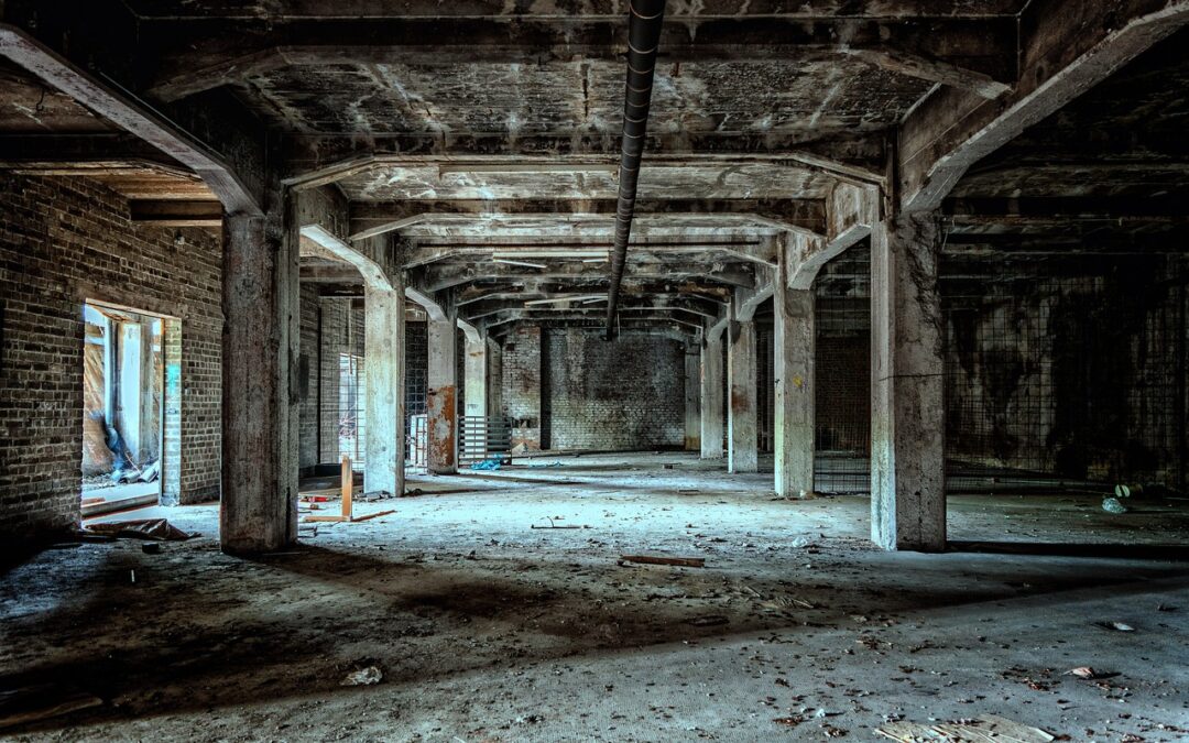 Comment ajouter de la lumière à un sous-sol sombre et terne ?